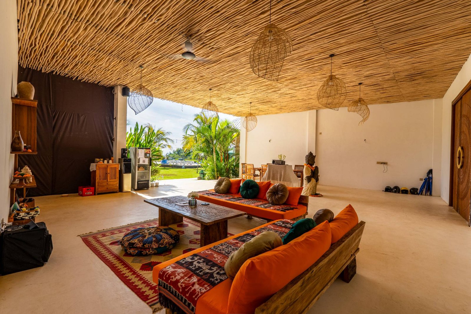 Open living lounge with daybeds